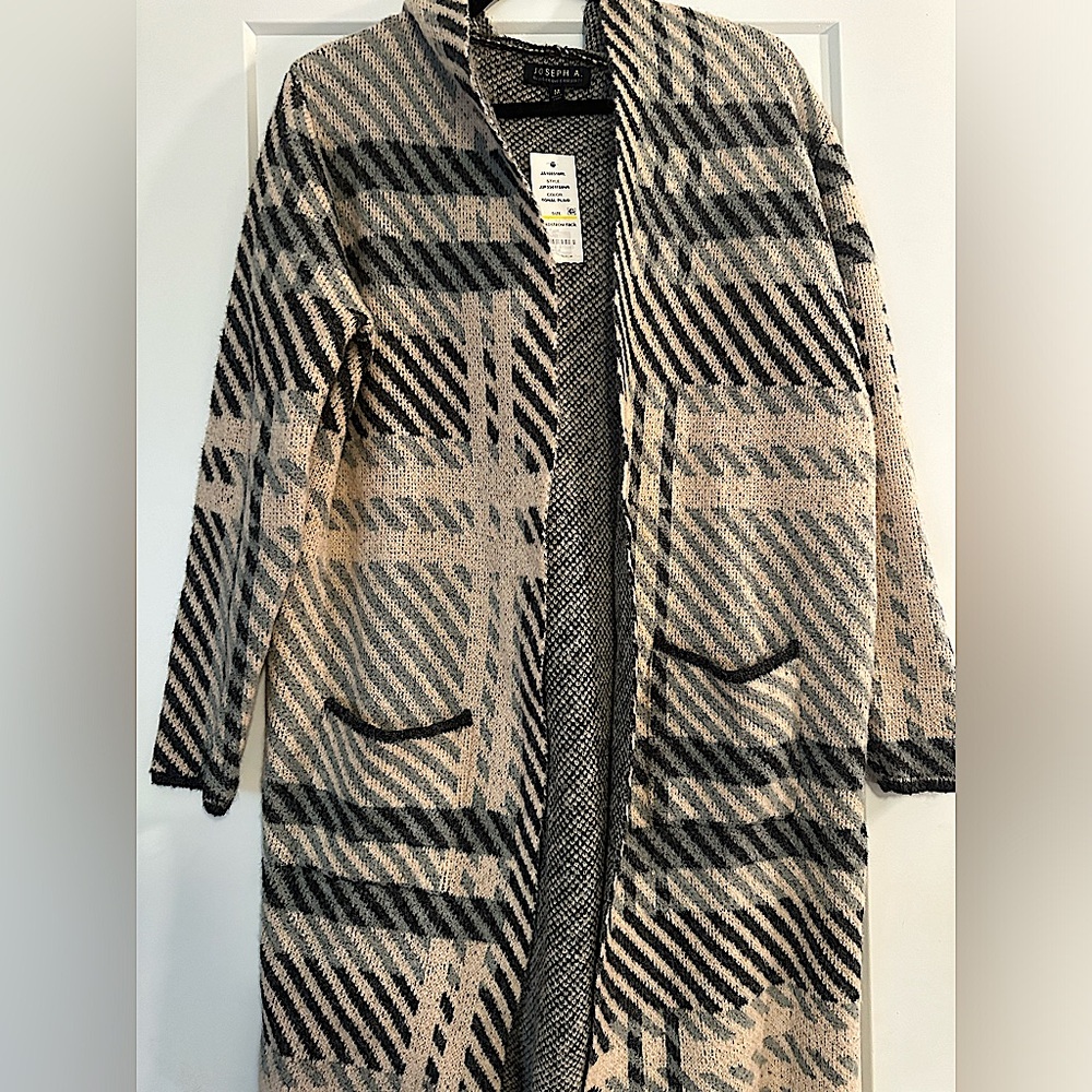 NWT beautiful structured plaid oversized sweater with hood (so soft!